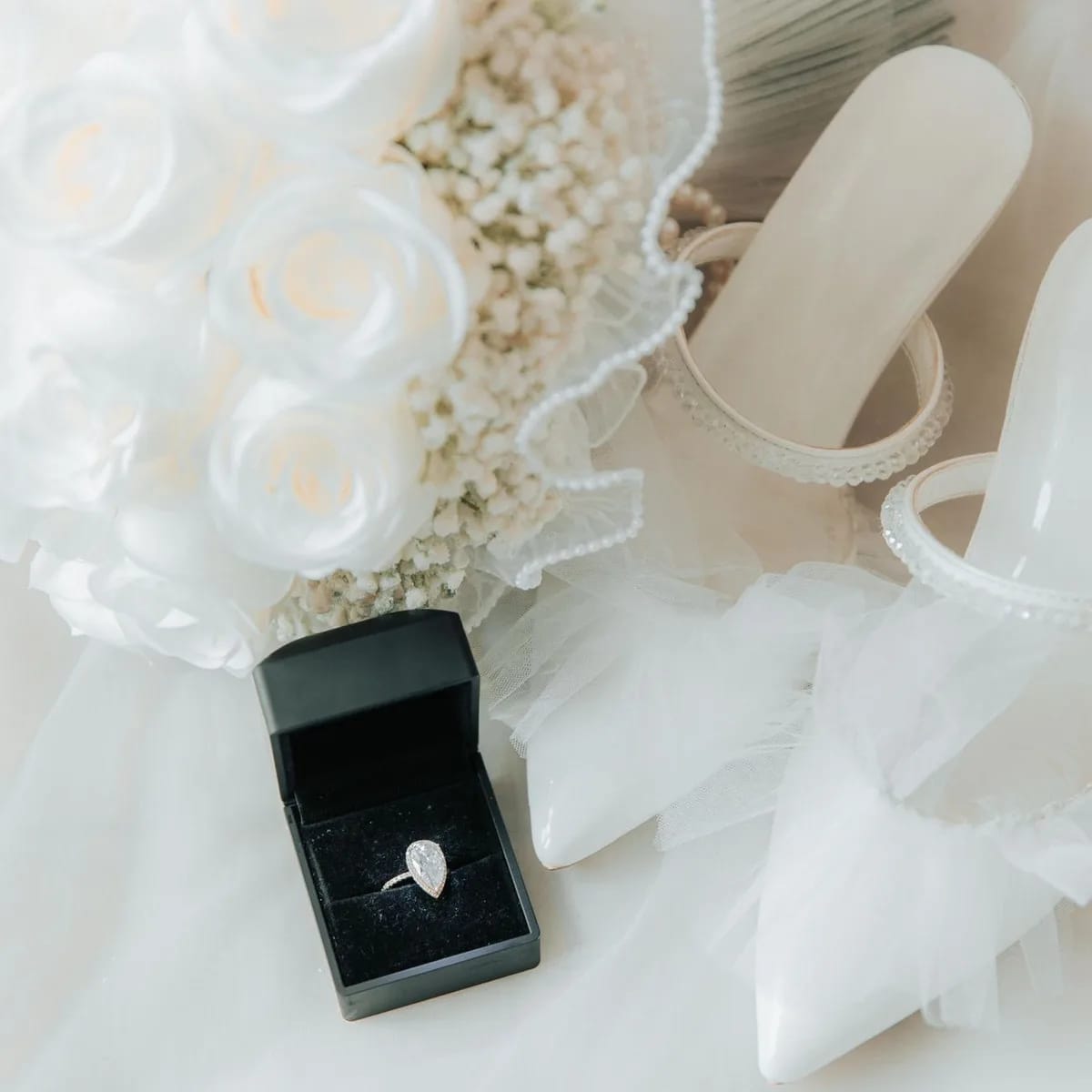 Pearl Fingertip Veil image