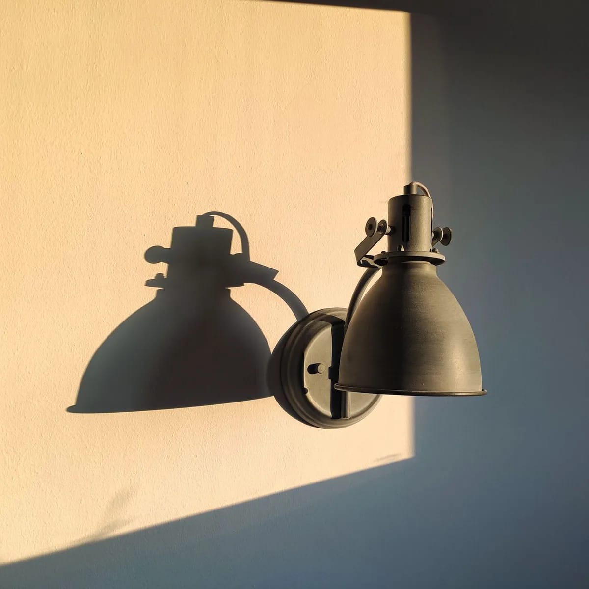 Picture Light image