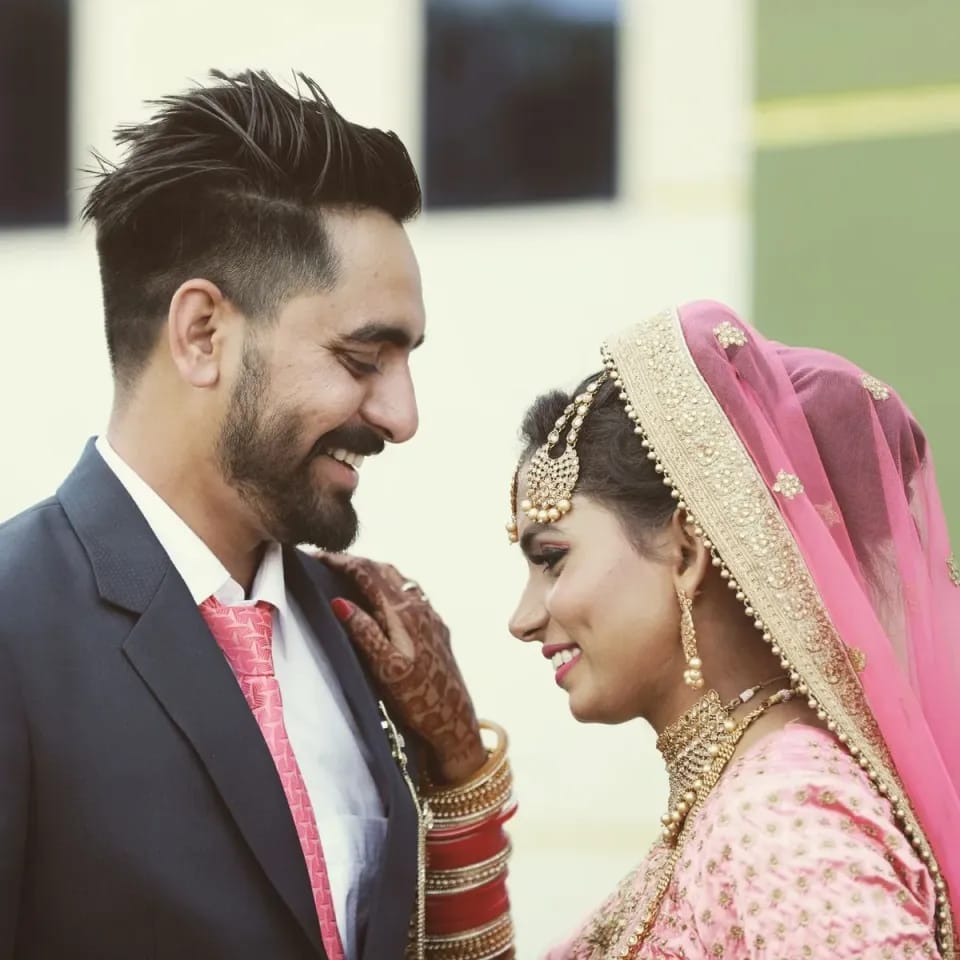 Coordinated Bridal Dupatta Pair image