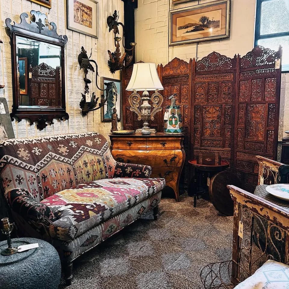 Furniture_Kilim Settee & Anglo-Indian Screen image