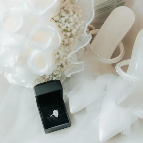 Pearl Fingertip Veil
