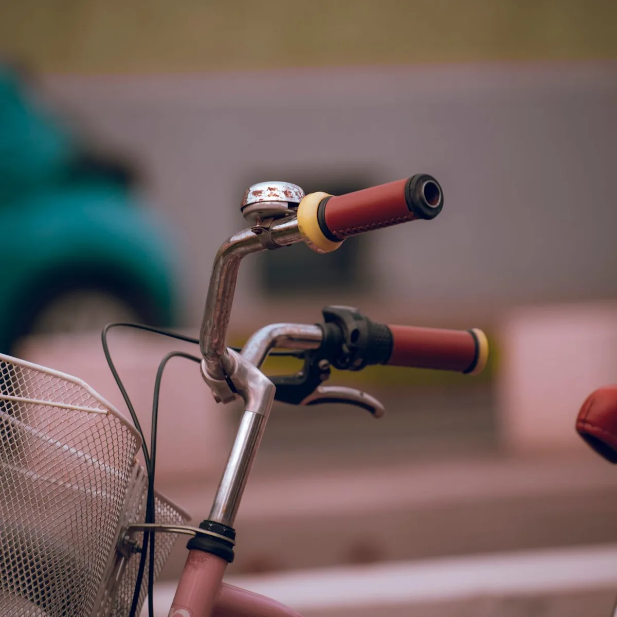 Touring Handlebar and Control Setup image