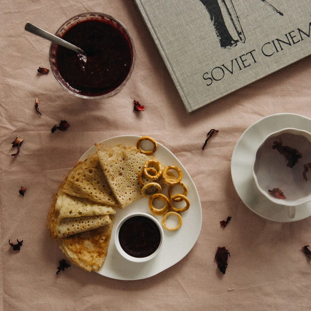 Washed Linen Tablecloth image
