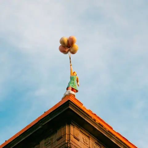 Balloon Garland Installation